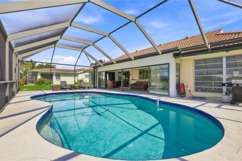 House in Punta Gorda, Florida 2 bedrooms, 158.4 sq.m. № 2258230 - photo 6