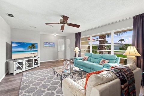 House in Punta Gorda, Florida 2 bedrooms, 158.4 sq.m. № 2258230 - photo 8