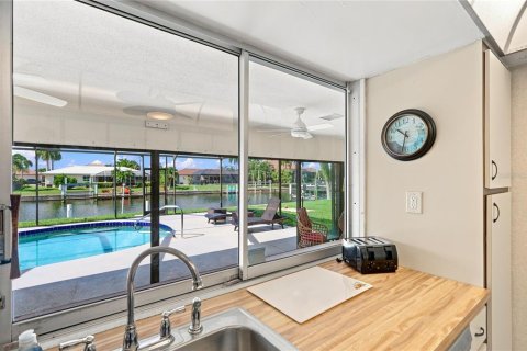 House in Punta Gorda, Florida 2 bedrooms, 158.4 sq.m. № 2258230 - photo 18
