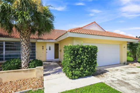 House in Punta Gorda, Florida 2 bedrooms, 158.4 sq.m. № 2258230 - photo 7