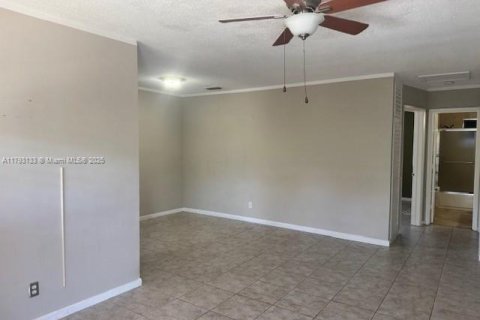 Copropriété à louer à Hallandale Beach, Floride: 1 chambre, 63.17 m2 № 1738188 - photo 9