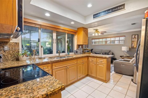 House in Miramar, Florida 3 bedrooms, 140.65 sq.m. № 2007897 - photo 17