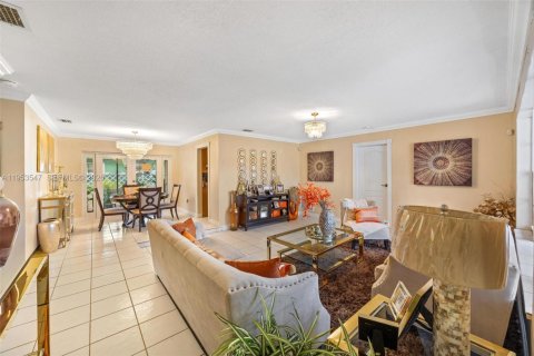 House in Miramar, Florida 3 bedrooms, 140.65 sq.m. № 2007897 - photo 5