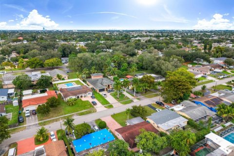 House in Miramar, Florida 3 bedrooms, 140.65 sq.m. № 2007897 - photo 28