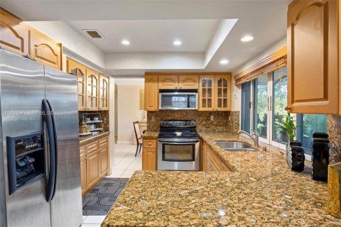 House in Miramar, Florida 3 bedrooms, 140.65 sq.m. № 2007897 - photo 16