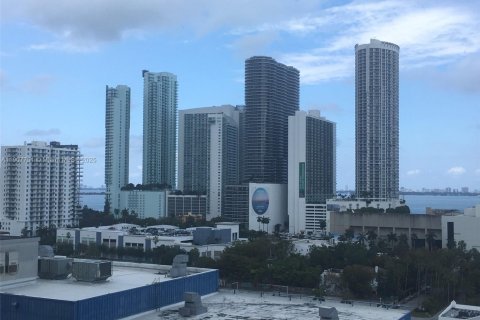 Снять в аренду квартиру в Майами, Флорида 1 спальня, 80.55м2, № 1964056 - фото 6