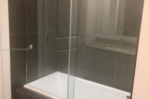 Снять в аренду квартиру в Майами, Флорида 1 спальня, 80.55м2, № 1964056 - фото 13