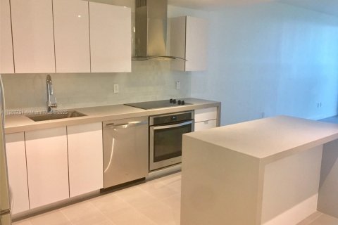 Снять в аренду квартиру в Майами, Флорида 1 спальня, 80.55м2, № 1964056 - фото 1