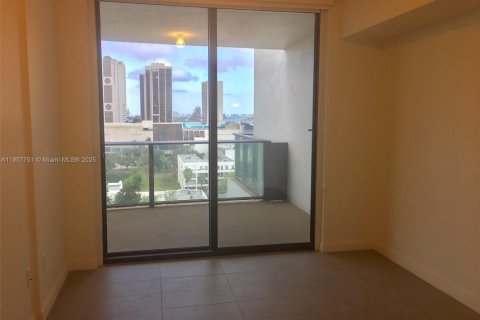 Снять в аренду квартиру в Майами, Флорида 1 спальня, 80.55м2, № 1964056 - фото 11