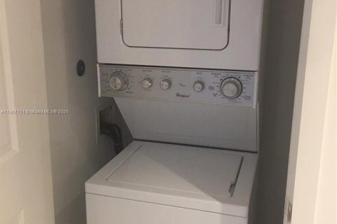 Снять в аренду квартиру в Майами, Флорида 1 спальня, 80.55м2, № 1964056 - фото 16