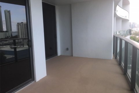 Снять в аренду квартиру в Майами, Флорида 1 спальня, 80.55м2, № 1964056 - фото 3