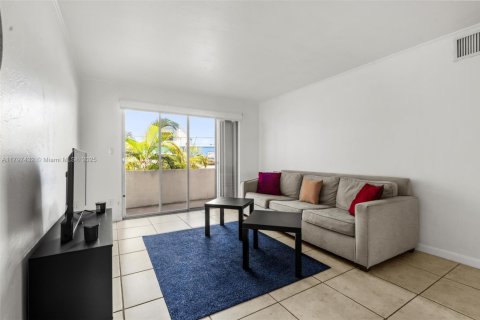 Купить кондоминиум в Пальметто-Бей, Флорида 2 спальни, 72.19м2, № 1958401 - фото 8