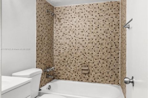 Купить кондоминиум в Пальметто-Бей, Флорида 2 спальни, 72.19м2, № 1958401 - фото 19