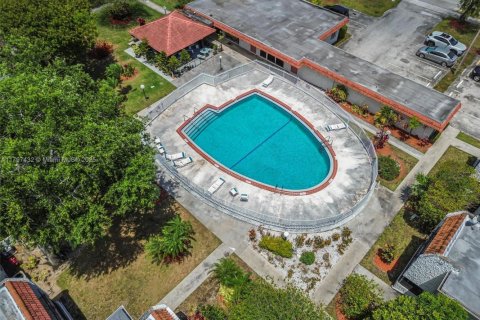 Купить кондоминиум в Пальметто-Бей, Флорида 2 спальни, 72.19м2, № 1958401 - фото 29