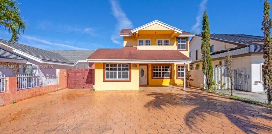 Дом в Майами, Флорида 4 спальни, 160.91м2 № 2005483