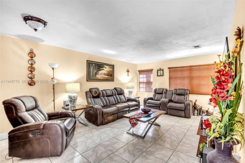 Купить виллу или дом в Майами, Флорида 4 спальни, 160.91м2, № 2005483 - фото 3