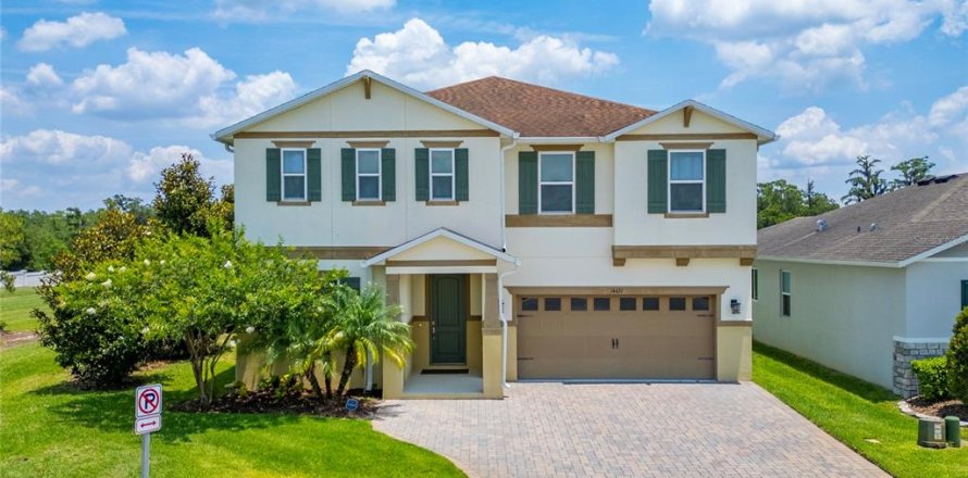 House in Orlando, Florida 5 bedrooms, 318.56 sq.m. № 1745072