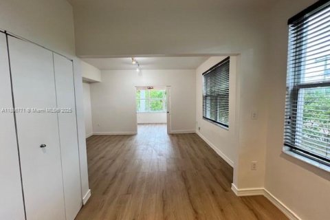 Copropriété à louer à Miami, Floride: 2 chambres, 70.51 m2 № 1983422 - photo 4