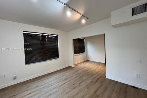 Copropriété à louer à Miami, Floride: 2 chambres, 70.51 m2 № 1983422 - photo 19