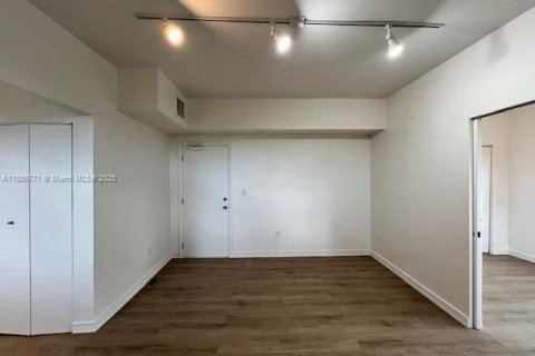 Copropriété à louer à Miami, Floride: 2 chambres, 70.51 m2 № 1983422 - photo 1