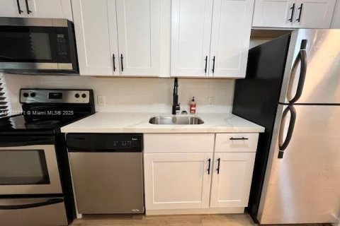 Copropriété à louer à Miami, Floride: 2 chambres, 70.51 m2 № 1983422 - photo 11