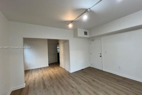 Copropriété à louer à Miami, Floride: 2 chambres, 70.51 m2 № 1983422 - photo 18