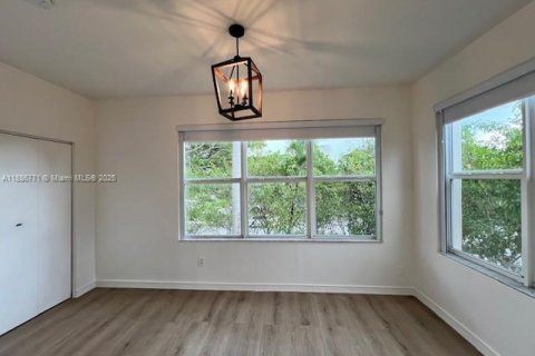 Copropriété à louer à Miami, Floride: 2 chambres, 70.51 m2 № 1983422 - photo 9