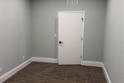Propiedad comercial en alquiler en Palm Coast, Florida № 2148679 - foto 5