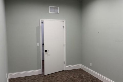 Propiedad comercial en alquiler en Palm Coast, Florida № 2148679 - foto 4