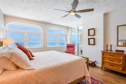 Condominio en venta en Redington Shores, Florida, 3 dormitorios, 179.95 m2 № 2196958 - foto 30