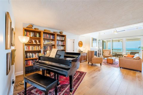 Condominio en venta en Redington Shores, Florida, 3 dormitorios, 179.95 m2 № 2196958 - foto 10