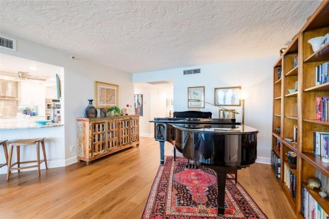 Condominio en venta en Redington Shores, Florida, 3 dormitorios, 179.95 m2 № 2196958 - foto 9