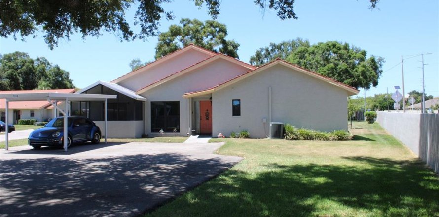 House in Clearwater, Florida 2 bedrooms, 117.99 sq.m. № 2202729