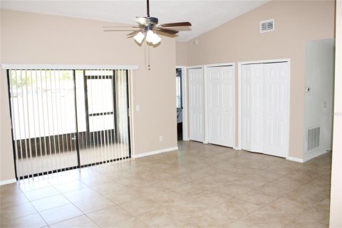 House in Clearwater, Florida 2 bedrooms, 117.99 sq.m. № 2202729 - photo 21