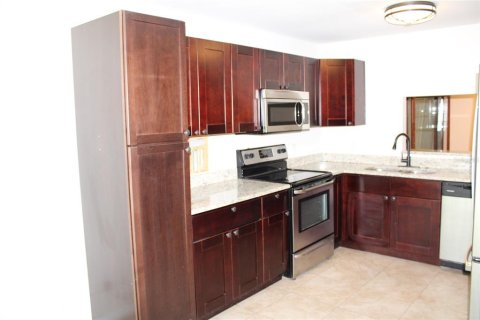 House in Clearwater, Florida 2 bedrooms, 117.99 sq.m. № 2202729 - photo 30