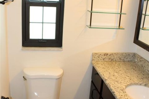 House in Clearwater, Florida 2 bedrooms, 117.99 sq.m. № 2202729 - photo 20