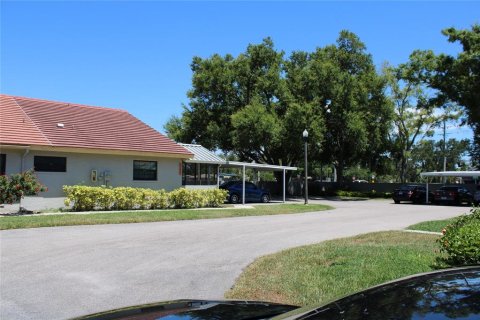 House in Clearwater, Florida 2 bedrooms, 117.99 sq.m. № 2202729 - photo 4