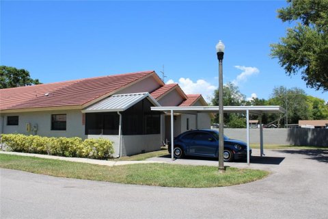 House in Clearwater, Florida 2 bedrooms, 117.99 sq.m. № 2202729 - photo 3