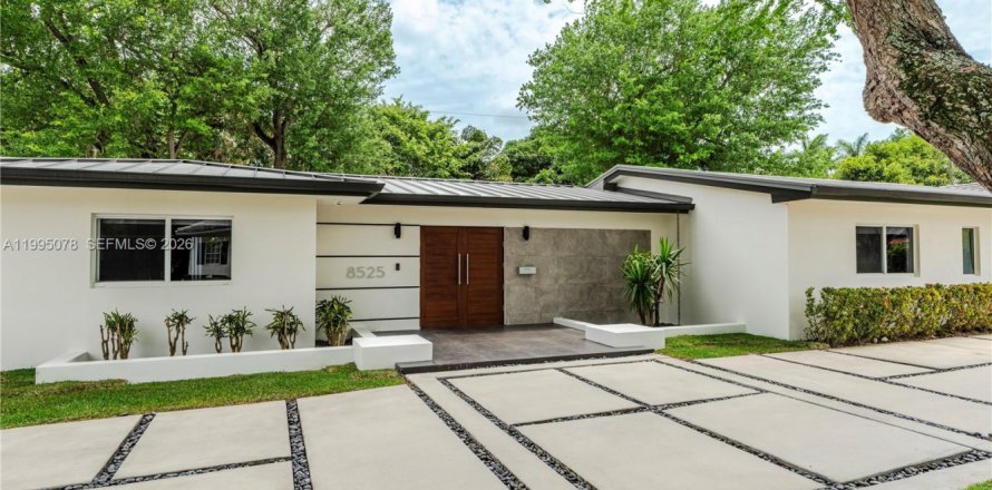 House in Miami, Florida 4 bedrooms, 228.54 sq.m. № 2062583