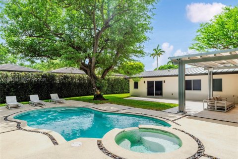 House in Miami, Florida 4 bedrooms, 228.54 sq.m. № 2062583 - photo 29