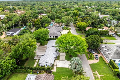 House in Miami, Florida 4 bedrooms, 228.54 sq.m. № 2062583 - photo 28