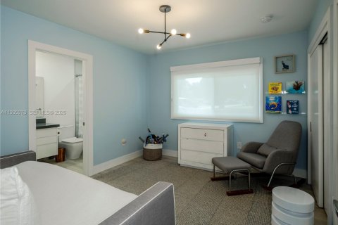 House in Miami, Florida 4 bedrooms, 228.54 sq.m. № 2062583 - photo 22