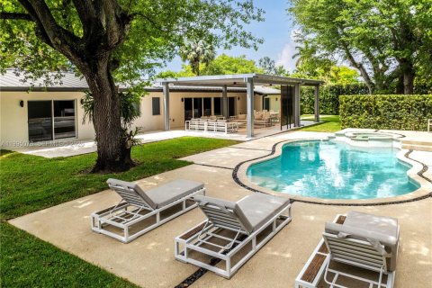 House in Miami, Florida 4 bedrooms, 228.54 sq.m. № 2062583 - photo 2