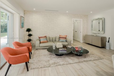 House in Miami, Florida 4 bedrooms, 228.54 sq.m. № 2062583 - photo 6