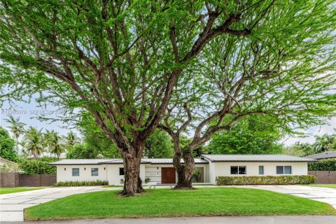 House in Miami, Florida 4 bedrooms, 228.54 sq.m. № 2062583 - photo 7