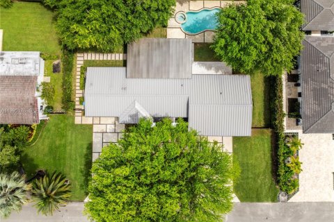 House in Miami, Florida 4 bedrooms, 228.54 sq.m. № 2062583 - photo 13