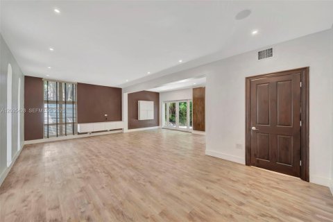 Casa en venta en Miami Beach, Florida, 4 dormitorios, 323.02 m2 № 2178623 - foto 10