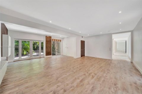 Casa en venta en Miami Beach, Florida, 4 dormitorios, 323.02 m2 № 2178623 - foto 11