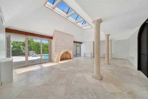 Casa en venta en Miami Beach, Florida, 4 dormitorios, 323.02 m2 № 2178623 - foto 3
