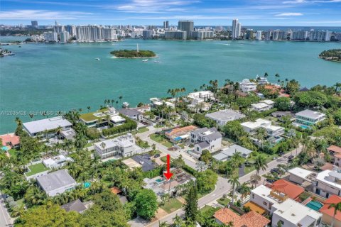 Casa en venta en Miami Beach, Florida, 4 dormitorios, 323.02 m2 № 2178623 - foto 25